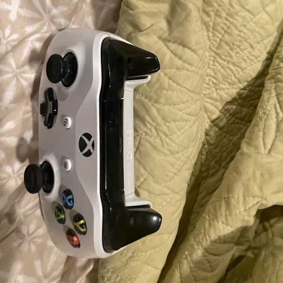 Xbox One S Console Bundle - Picture 5 of 12